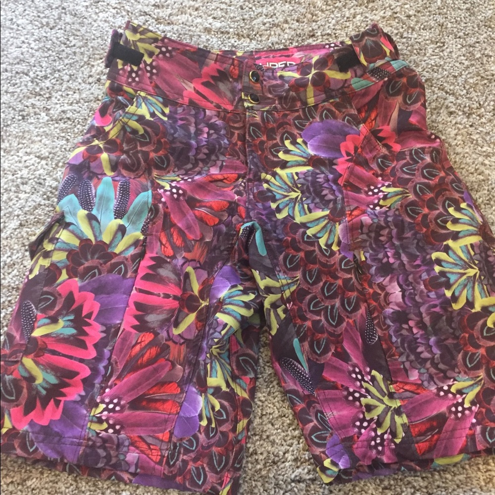 Shredly shorts size 4